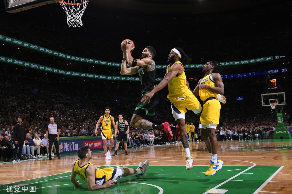 更彰显出他 更彰显出他